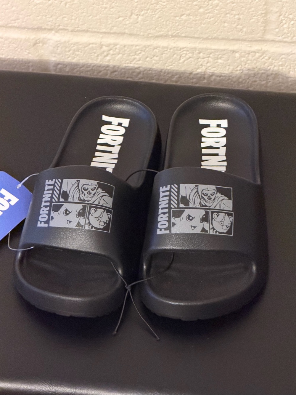 New With Tags Fortnite Kids Black Graphic Slide Sandals Youth Size 13/1